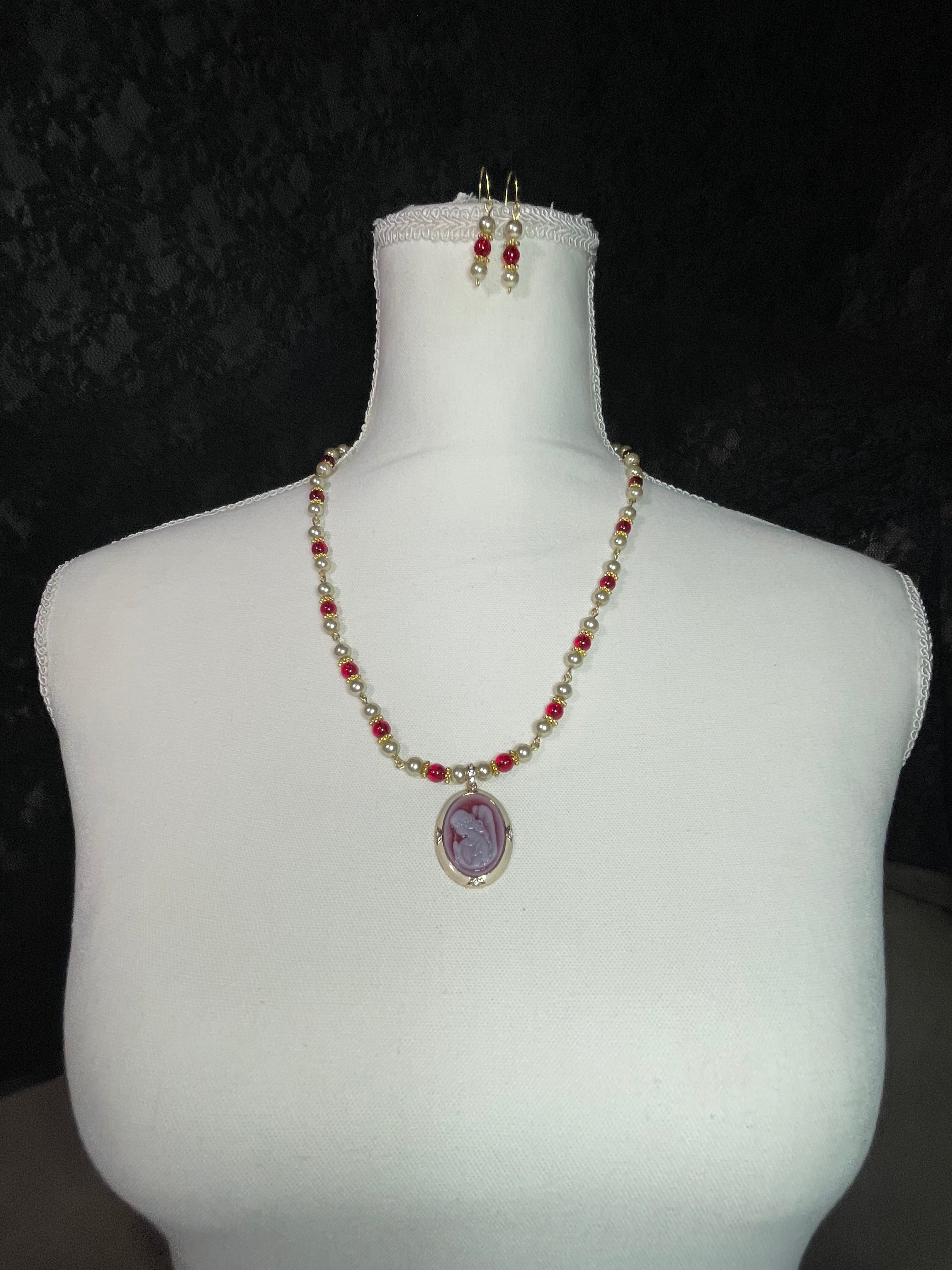 Victorian Angel in garnet glass (earrings included)