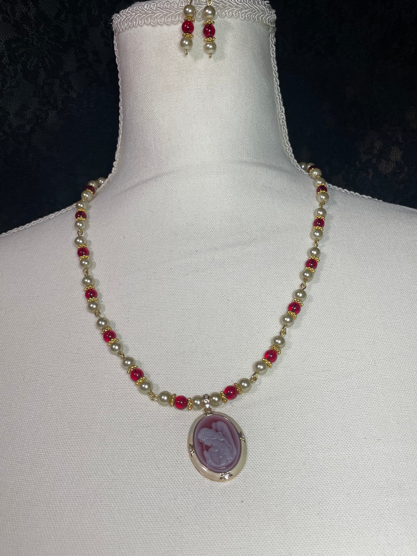 Victorian Angel in garnet glass (earrings included)