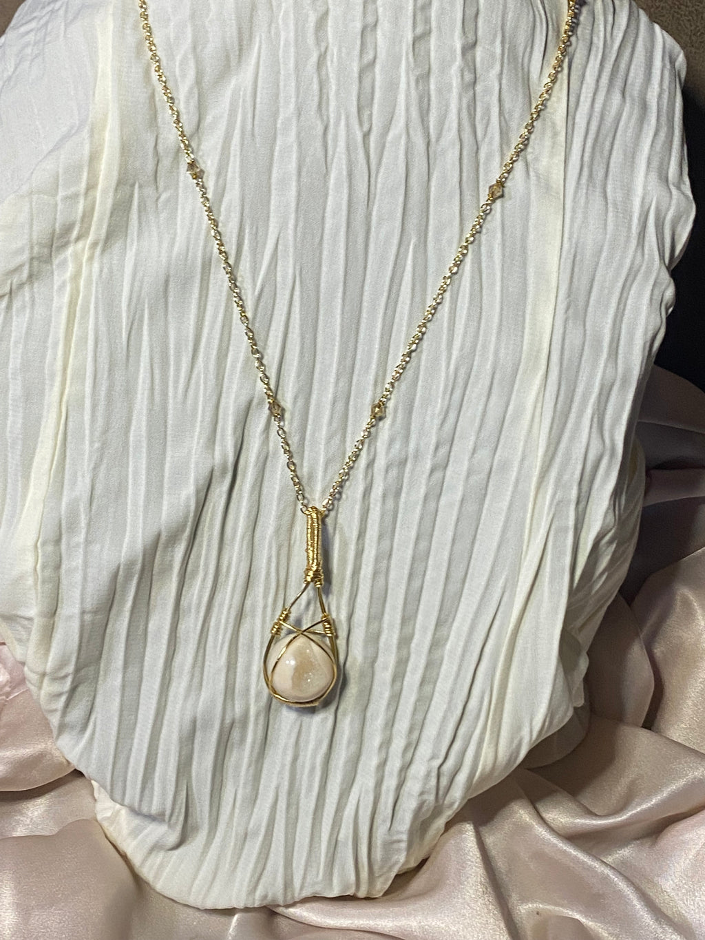 Wire wrapped creme geode sphere