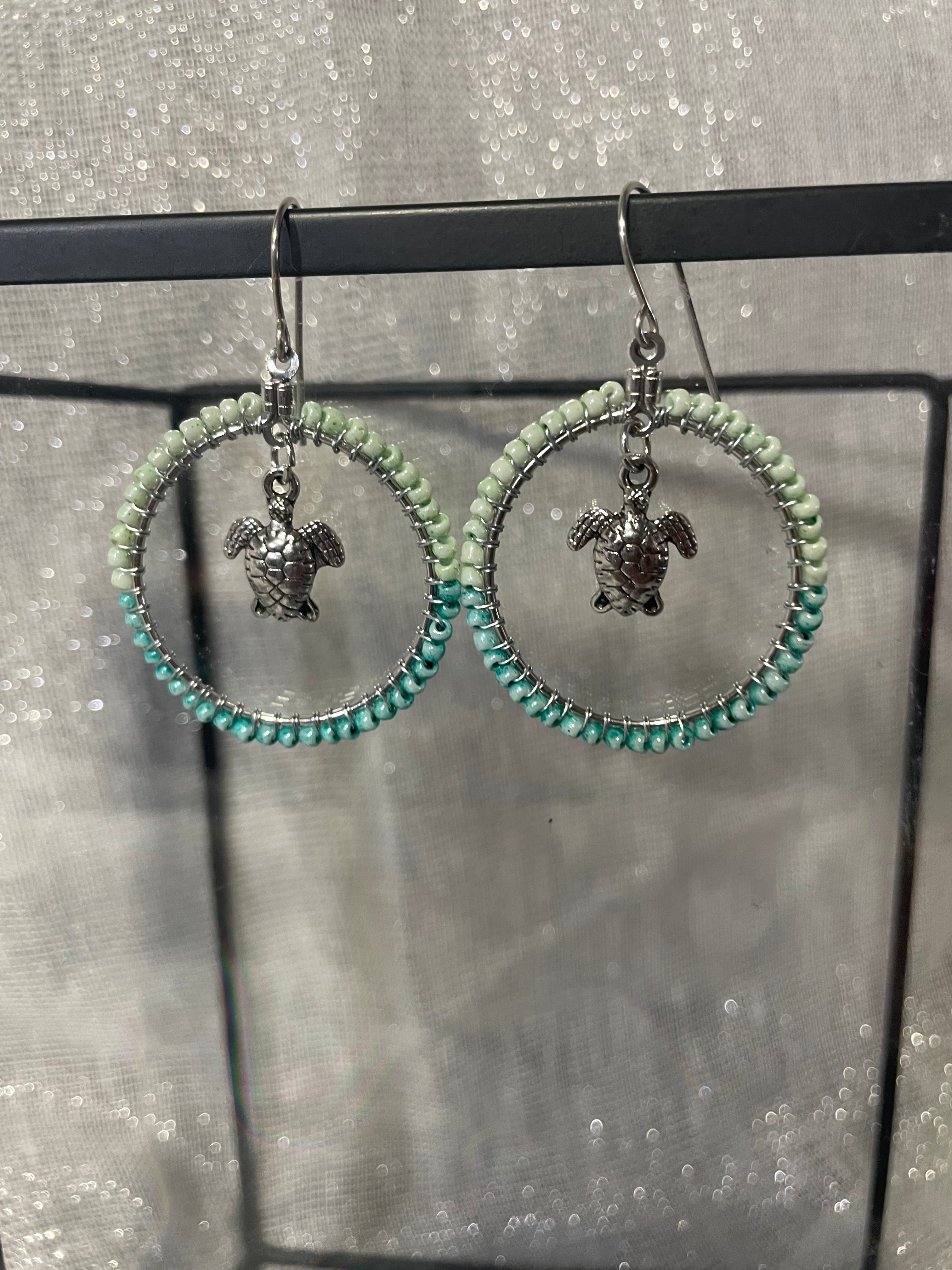 Beaded hoops: Turtles