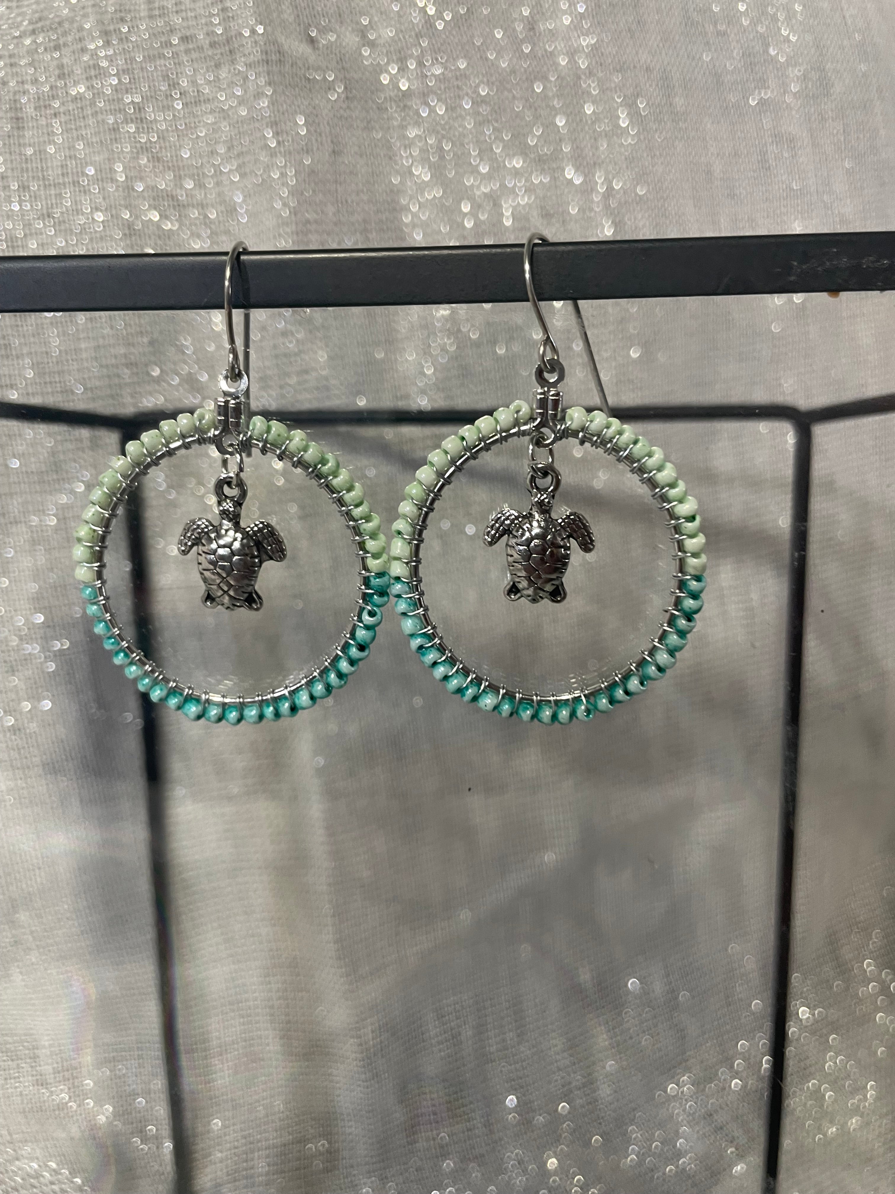 Beaded hoops: Turtles